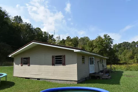 159 Willow St, Middlesboro, KY 40965 photo 2