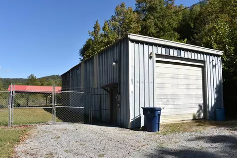 159 Willow St, Middlesboro, KY 40965 photo 3