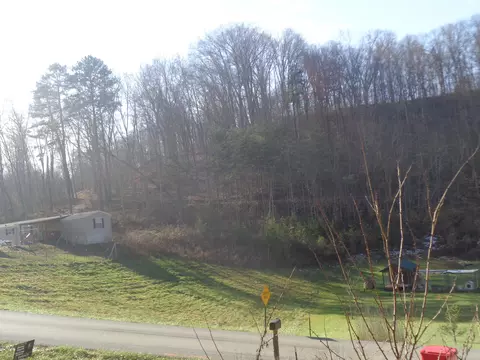 31 Freeman Branch Rd, East Bernstadt, KY 40729