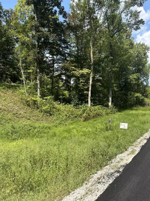 49 Yellowstone Dr, East Bernstadt, KY 40729