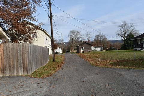 809 Gloucester Ave, Middlesboro, KY 40965 photo 11