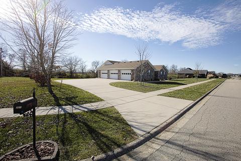 301 Hampton Hall Dr, Berea, KY 40403 photo 2