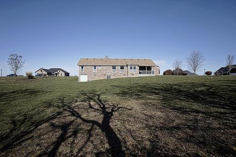 301 Hampton Hall Dr, Berea, KY 40403 photo 3