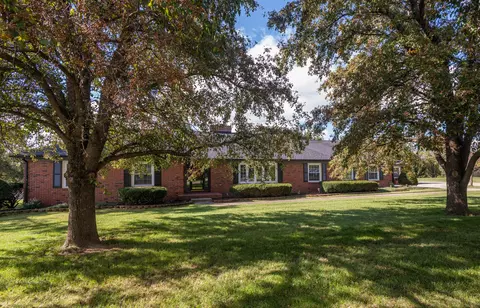 127 Lakeview Dr, Georgetown, KY 40324 photo 2