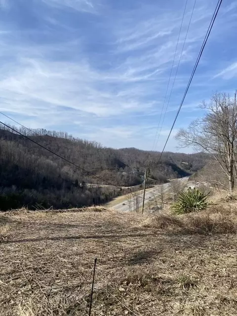 980 Bess Daniels Dr, Prestonsburg, KY 41653
