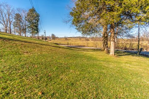 908 Barker Ln, Berea, KY 40403 photo 2
