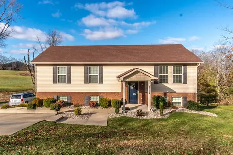 1004 Eagle Point Dr, Berea, KY 40403 photo 1