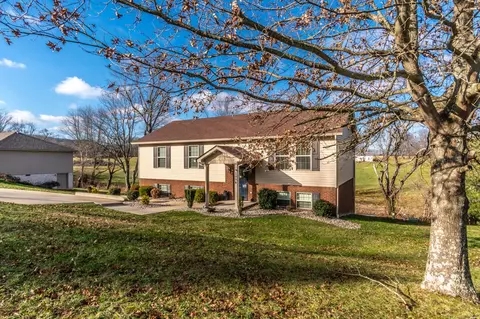 1004 Eagle Point Dr, Berea, KY 40403 photo 2