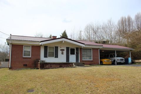 214 Summit Dr, Middlesboro, KY 40965 photo 1