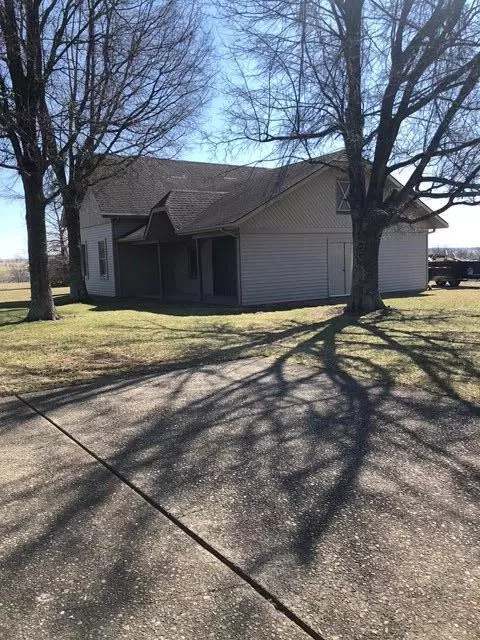 209 Ashlock Dr, Lancaster, KY 40444 photo 3