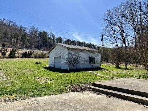 130 White Ave, Stanton, KY 40380 photo 5