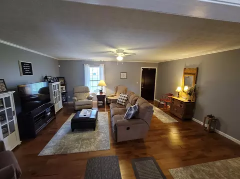 625 E 2nd St, Perryville, KY 40468 photo 3