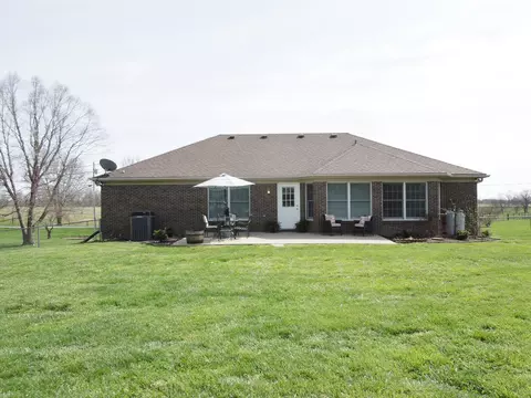 626 Sutton Ln, Lancaster, KY 40444 photo 2