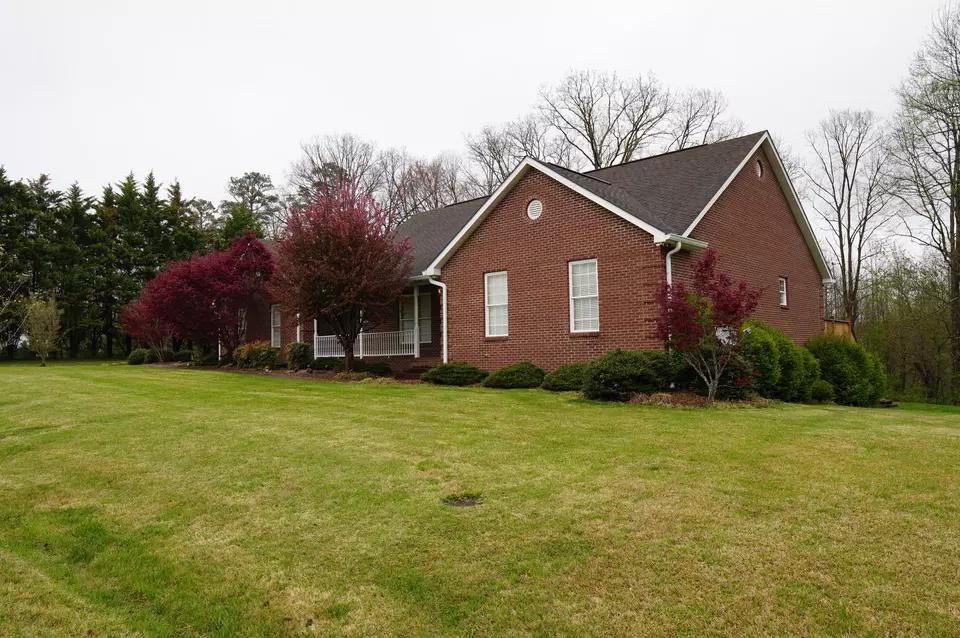  277 Lakepointe Dr, Corbin, KY 40701 photo 2