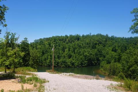 8 Piper Ln, East Bernstadt, KY 40729