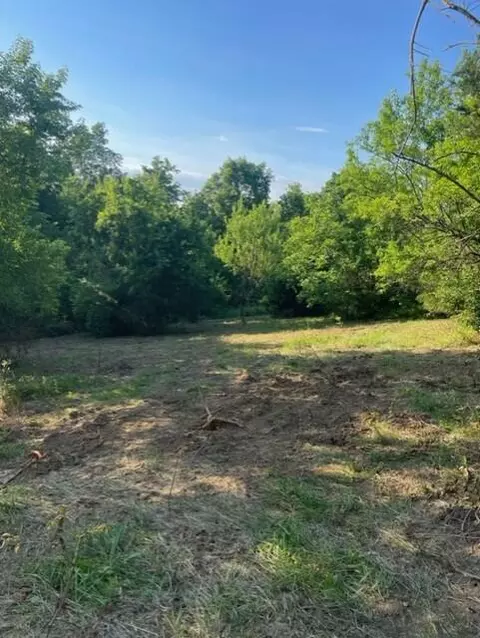 F Locust Lane, Lancaster, KY 40444