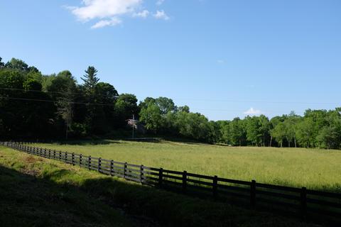 1735 Money Rd, East Bernstadt, KY 40729