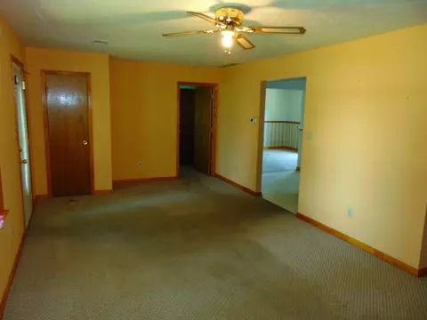 413 Meadow Dr, Berea, KY 40403 photo 2