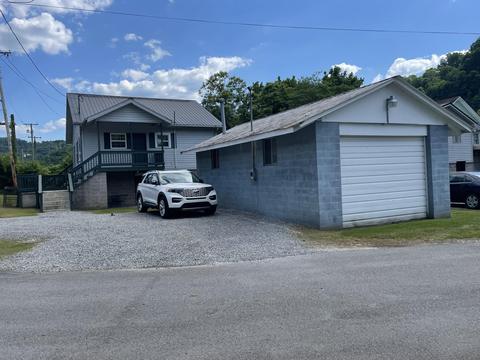 83 Main St, Allen, KY 41601 photo 1