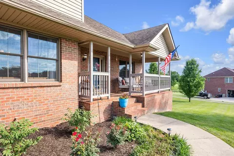 129 Squires Pointe Rd, Paris, KY 40361 photo 4