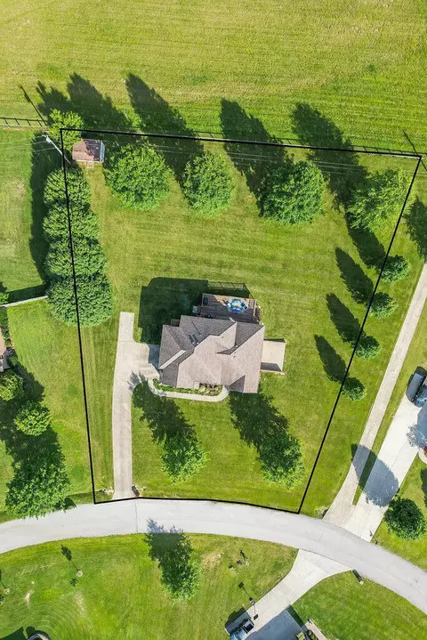 129 Squires Pointe Rd, Paris, KY 40361 photo 3