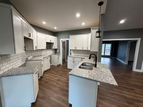 381 Legend Ln, Corbin, KY 40701 photo 3
