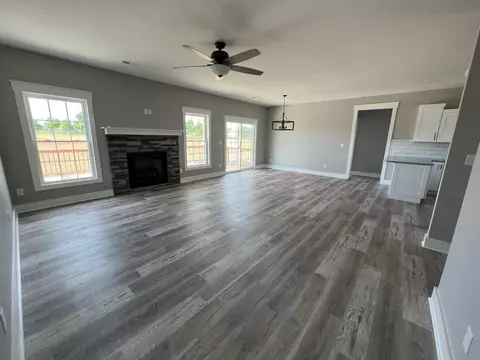 360 Dorton Dr, Lancaster, KY 40444 photo 4