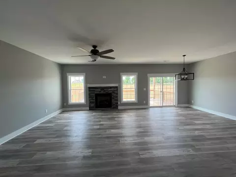 360 Dorton Dr, Lancaster, KY 40444 photo 3