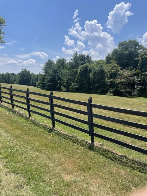 100 E Coffey Rd, Russell Springs, KY 42642