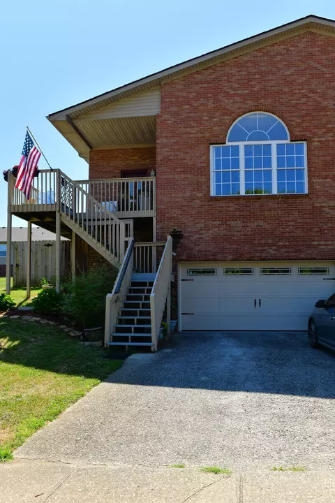 313 Williamsburg Ln, Georgetown, KY 40324 photo 1
