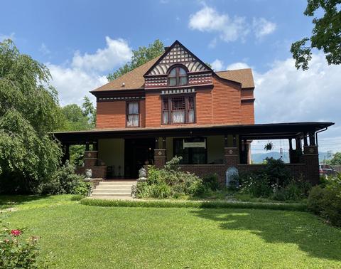 208 Arthur Hts, Middlesboro, KY 40965
