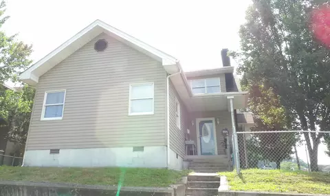 101 Oak St, Hazard, KY 41701 photo 2
