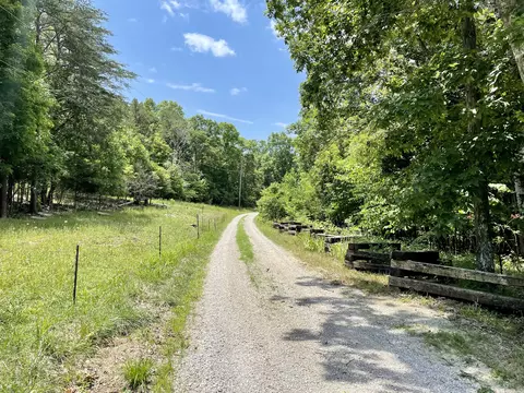 2576 Aderholt Rd, Bronston, KY 42518 photo 2