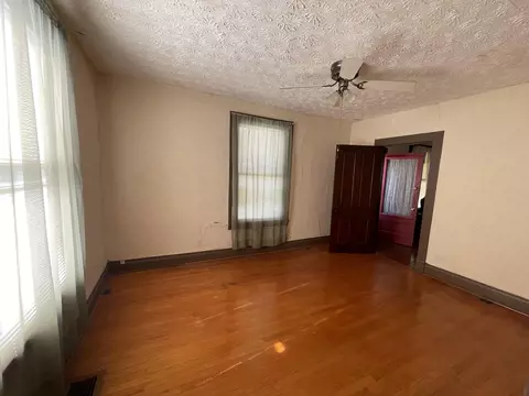 305 W Maple Ave, Lancaster, KY 40444 photo 3