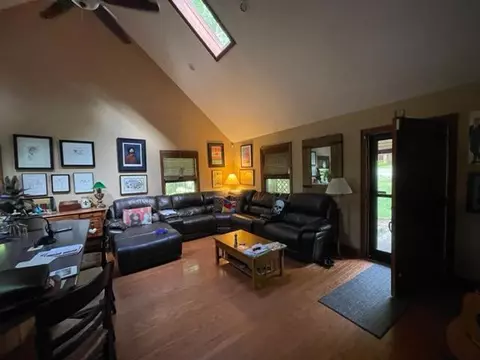 374 Lakeview Ave, Burnside, KY 42519 photo 4