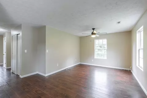 69 Karen Dr, Stanton, KY 40380 photo 3