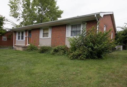 412 Springhill Dr, Paris, KY 40361 photo 2