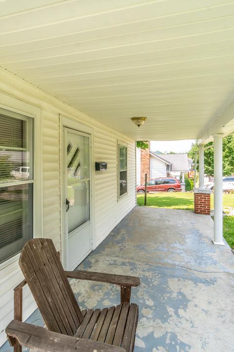 628 Cantrill St, Irvine, KY 40336 photo 3