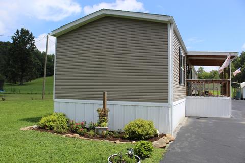 50 Lick Fork Rd, Middlesboro, KY 40965 photo 2