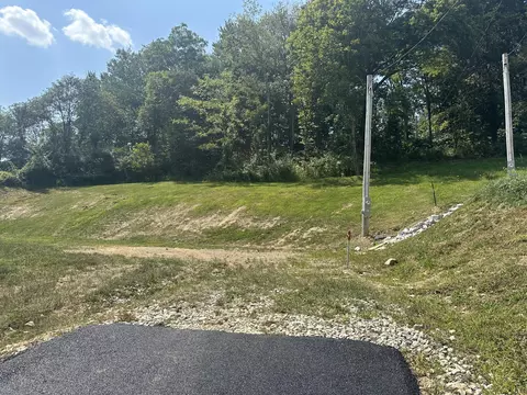 62 Bluestone Dr, East Bernstadt, KY 40729