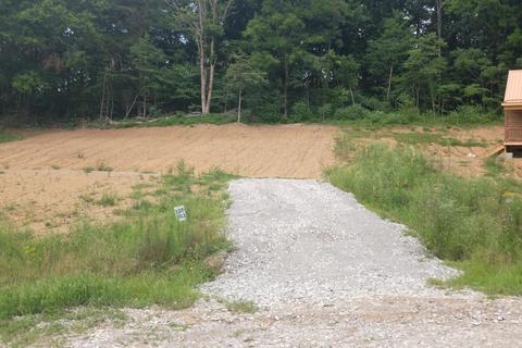 63 Bluestone Dr, East Bernstadt, KY 40729