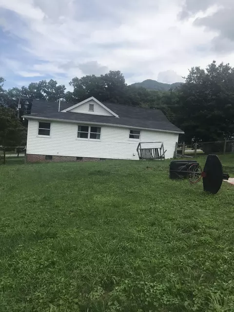 275 Hemlock St, Benham, KY 40807 photo 3