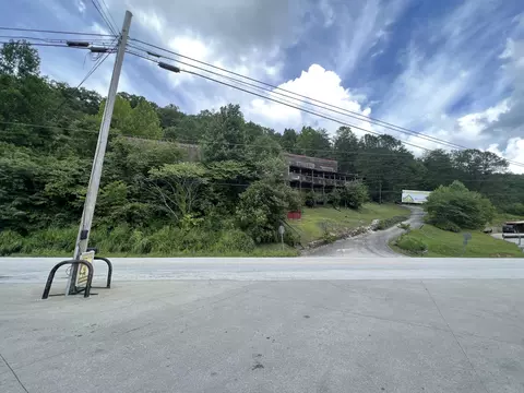 12067 Campton Rd, Slade, KY 40376