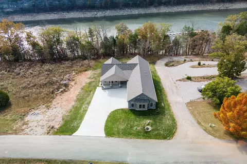 75 W Canterbury Dr, Bronston, KY 42518