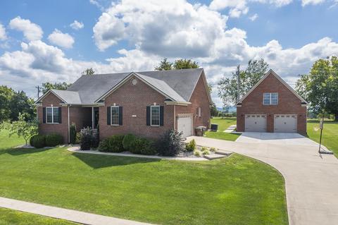 305 Hampton Hall Dr, Berea, KY 40403 photo 2