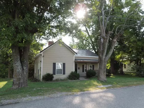 210 Hamilton Ave, Lancaster, KY 40444 photo 2
