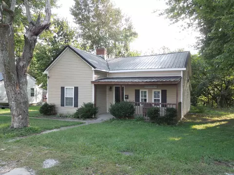 210 Hamilton Ave, Lancaster, KY 40444 photo 3
