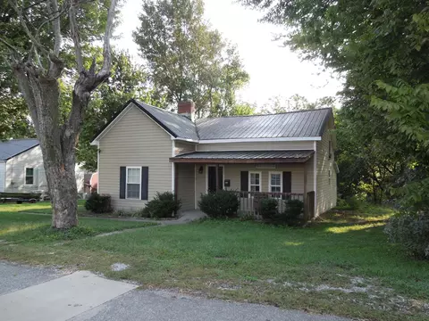 210 Hamilton Ave, Lancaster, KY 40444 photo 1