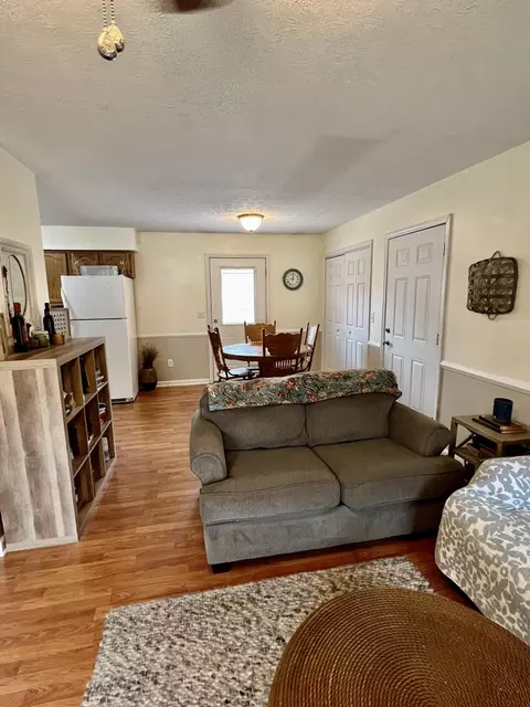 206 Dillon Dr, Morehead, KY 40351 photo 2