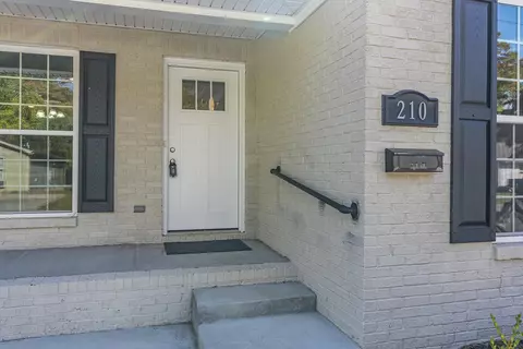 210 Dinsmore St, Berea, KY 40403 photo 3